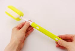 Dụng cụ cọ rửa bình nước cán dài Kokubo - Màu xanh/green_5