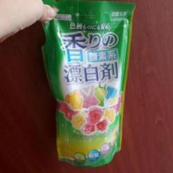 Nước tẩy trắng cho quần áo màu, có mùi thơm Rocket Raku 720ml_3