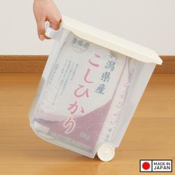 Thùng gạo có bánh xe, kèm cốc đong Inomata 10kg_3